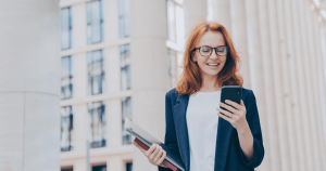 Flexible court appearance work: How attorneys can earn more without new clients Appearance attorney looking at her phone